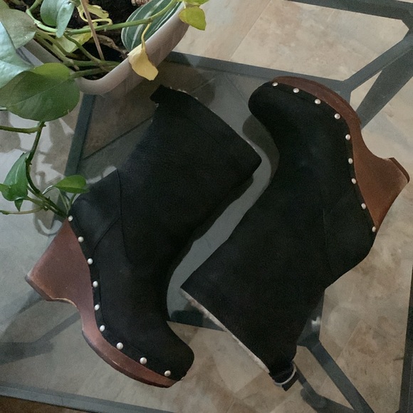 UGG Carnagie Wedge Clog Boots - Picture 4 of 14